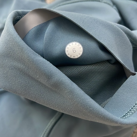 Lululemon In Movement Leggings Everlux Size 6 Mystic Green - Picture 6 of 6